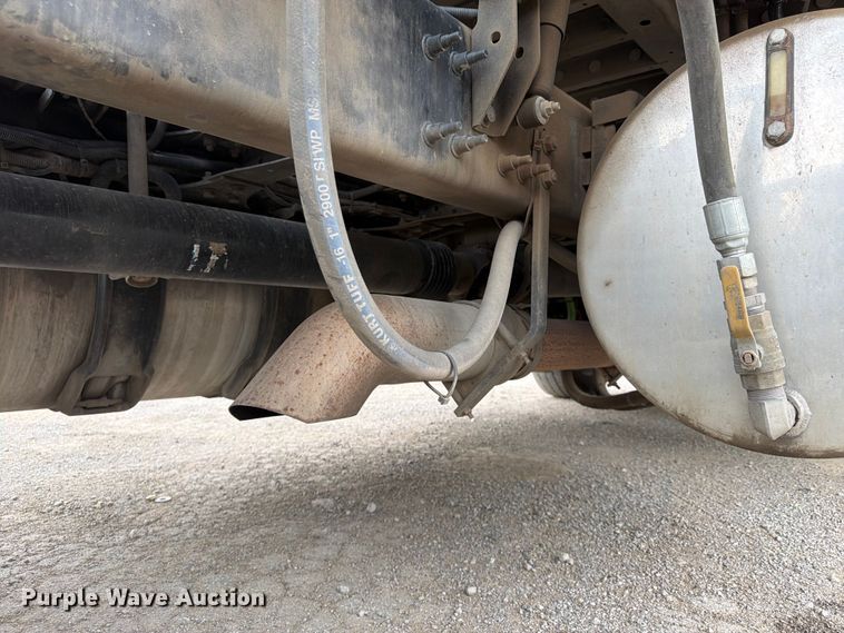 image for item FN5796 2019 International LT625 semi truck