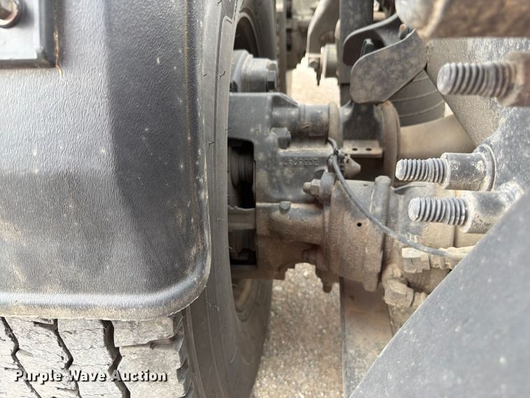 image for item FN5796 2019 International LT625 semi truck