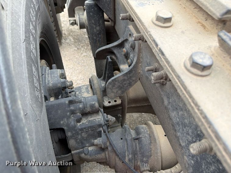 image for item FN5796 2019 International LT625 semi truck