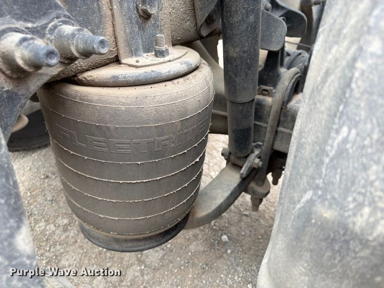 image for item FN5796 2019 International LT625 semi truck