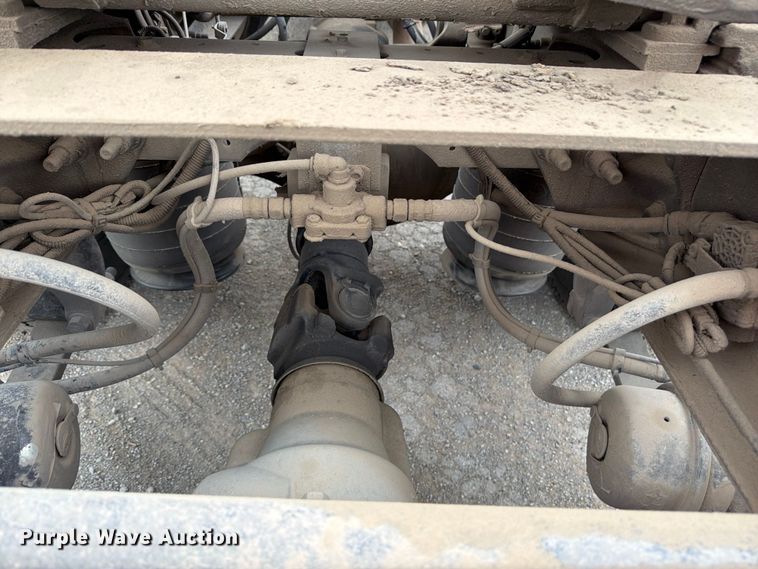 image for item FN5796 2019 International LT625 semi truck