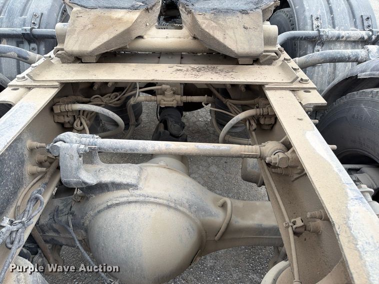 image for item FN5796 2019 International LT625 semi truck