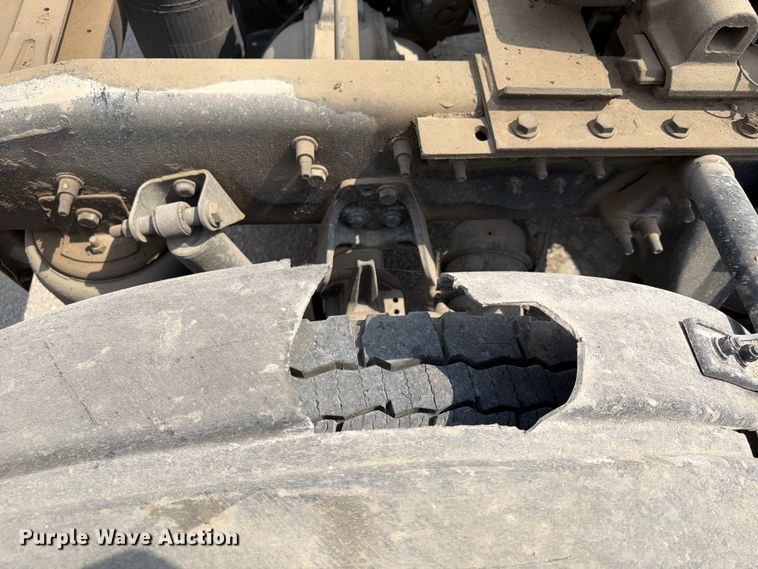 image for item FN5796 2019 International LT625 semi truck