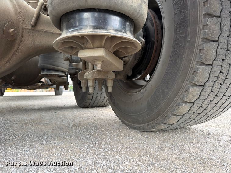 image for item FN5796 2019 International LT625 semi truck
