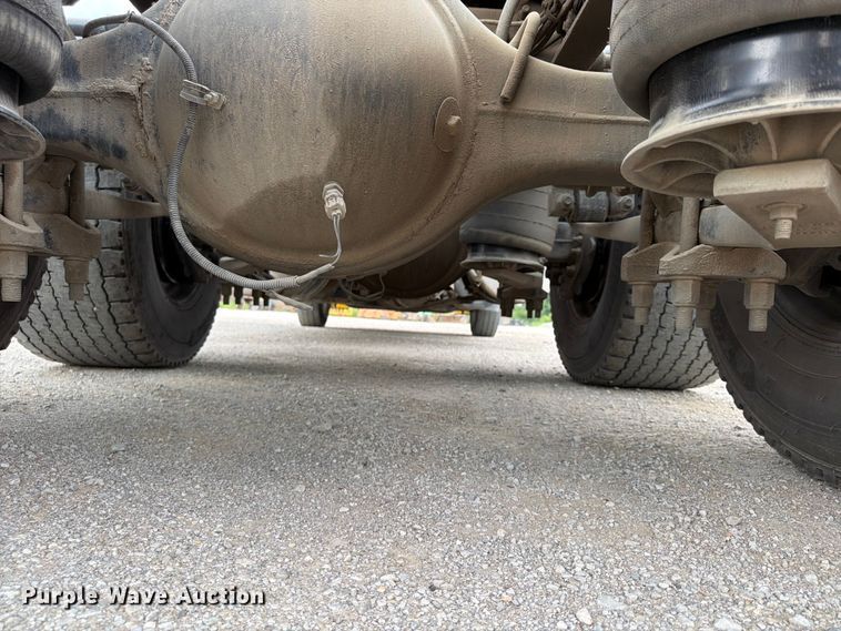 image for item FN5796 2019 International LT625 semi truck