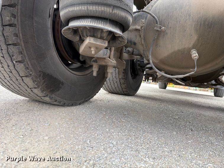 image for item FN5796 2019 International LT625 semi truck