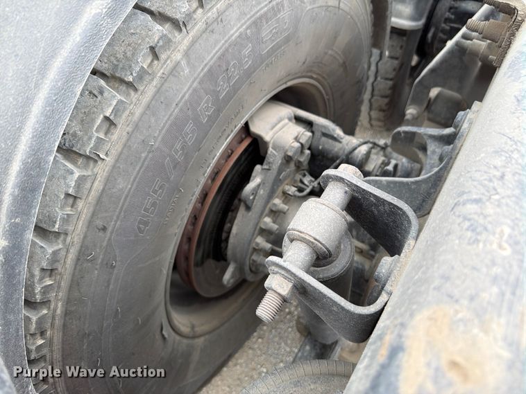 image for item FN5796 2019 International LT625 semi truck