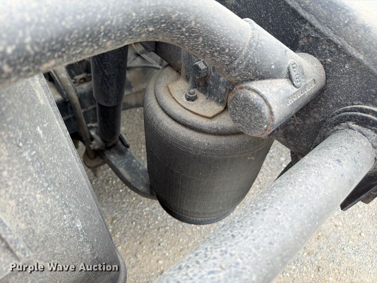 image for item FN5796 2019 International LT625 semi truck