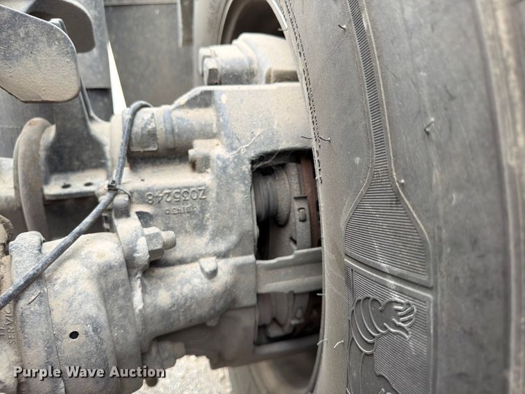 image for item FN5796 2019 International LT625 semi truck