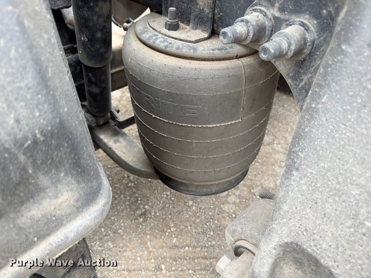 image for item FN5796 2019 International LT625 semi truck