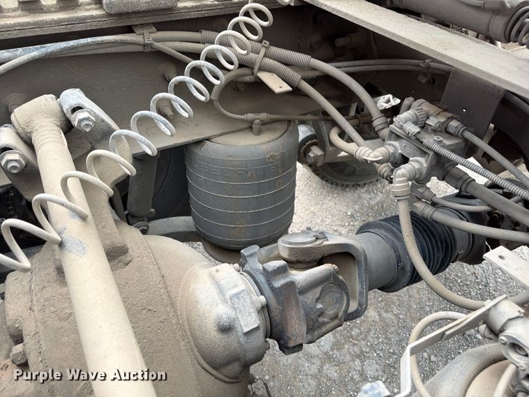 image for item FN5796 2019 International LT625 semi truck