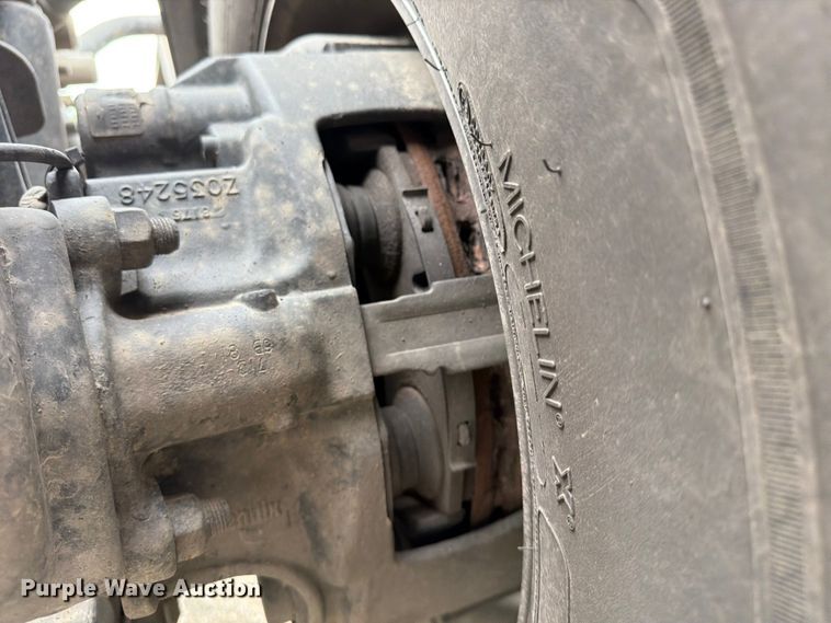 image for item FN5796 2019 International LT625 semi truck