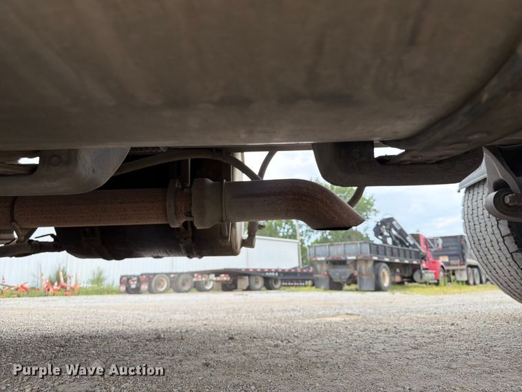 image for item FN5796 2019 International LT625 semi truck