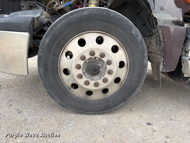 image for item FN5796 2019 International LT625 semi truck