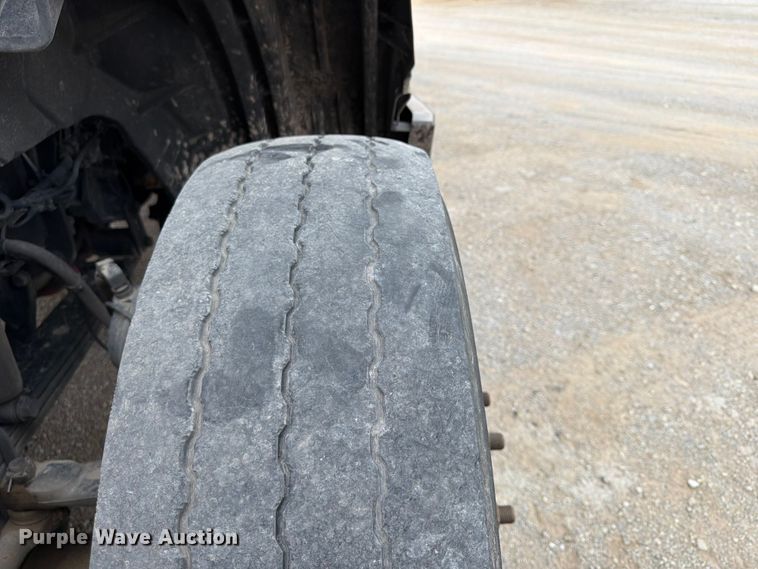 image for item FN5796 2019 International LT625 semi truck