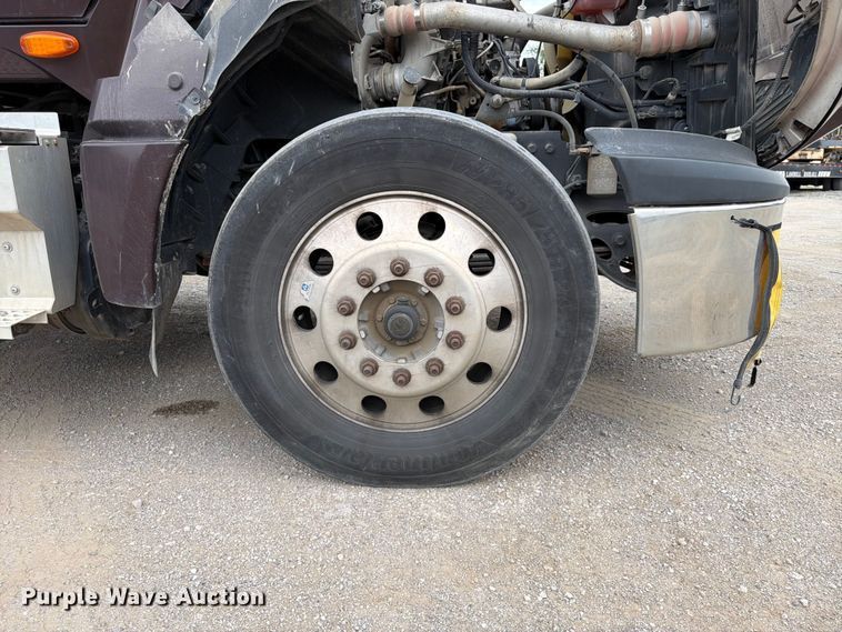 image for item FN5796 2019 International LT625 semi truck