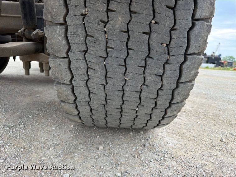 image for item FN5796 2019 International LT625 semi truck