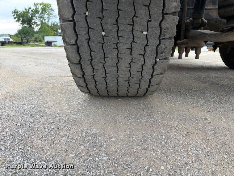 image for item FN5796 2019 International LT625 semi truck