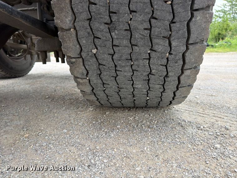 image for item FN5796 2019 International LT625 semi truck