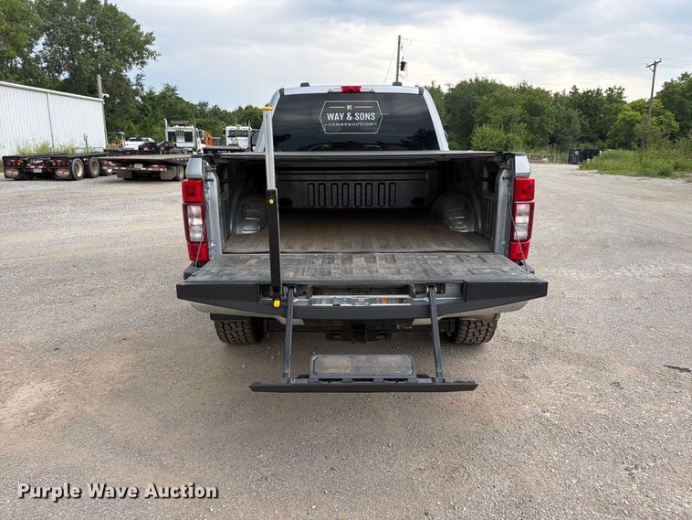 image for item FN5800 2022 Ford F250 Super Duty XLT Crew Cab pickup truck