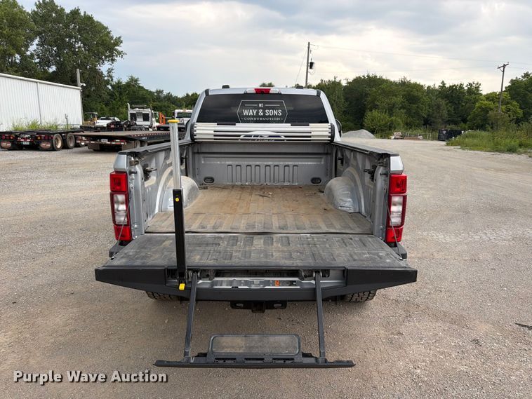 image for item FN5800 2022 Ford F250 Super Duty XLT Crew Cab pickup truck