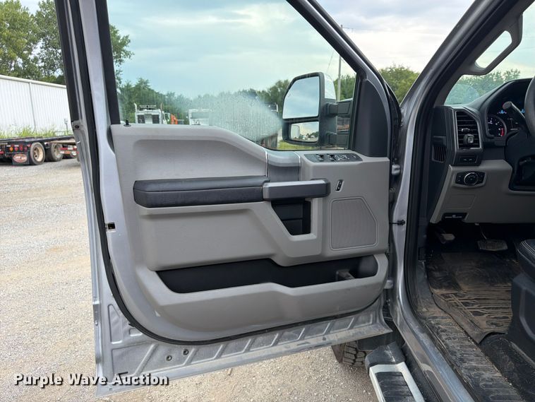 image for item FN5800 2022 Ford F250 Super Duty XLT Crew Cab pickup truck