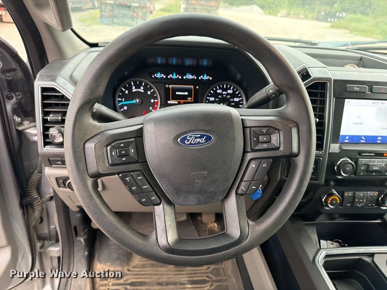 image for item FN5800 2022 Ford F250 Super Duty XLT Crew Cab pickup truck