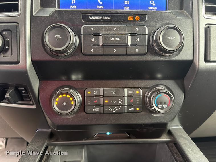 image for item FN5800 2022 Ford F250 Super Duty XLT Crew Cab pickup truck