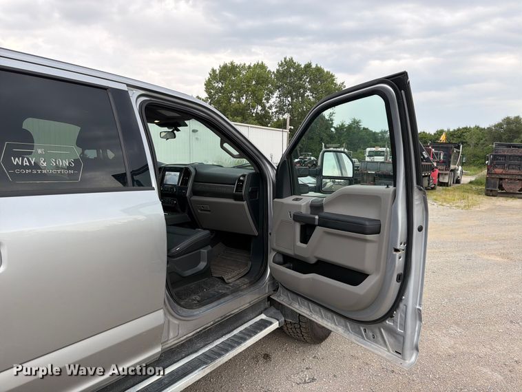 image for item FN5800 2022 Ford F250 Super Duty XLT Crew Cab pickup truck