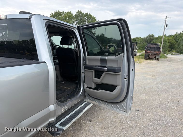 image for item FN5800 2022 Ford F250 Super Duty XLT Crew Cab pickup truck