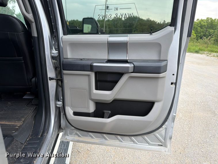 image for item FN5800 2022 Ford F250 Super Duty XLT Crew Cab pickup truck
