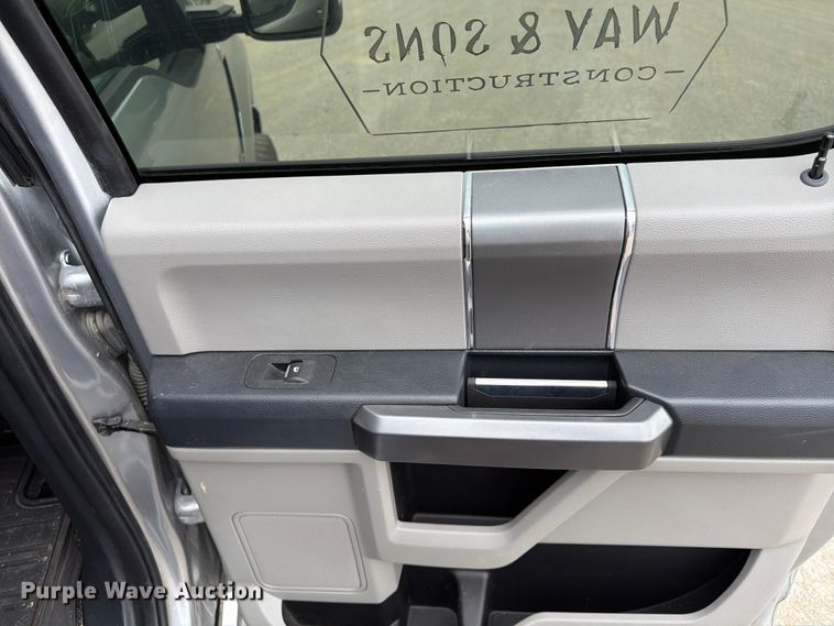 image for item FN5800 2022 Ford F250 Super Duty XLT Crew Cab pickup truck
