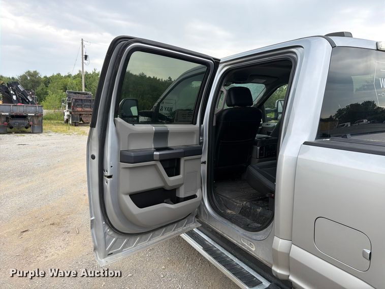 image for item FN5800 2022 Ford F250 Super Duty XLT Crew Cab pickup truck