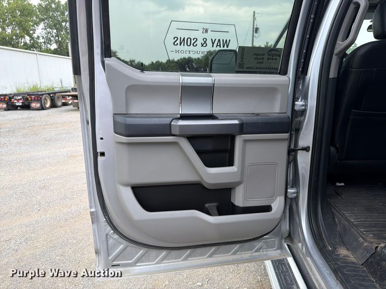 image for item FN5800 2022 Ford F250 Super Duty XLT Crew Cab pickup truck