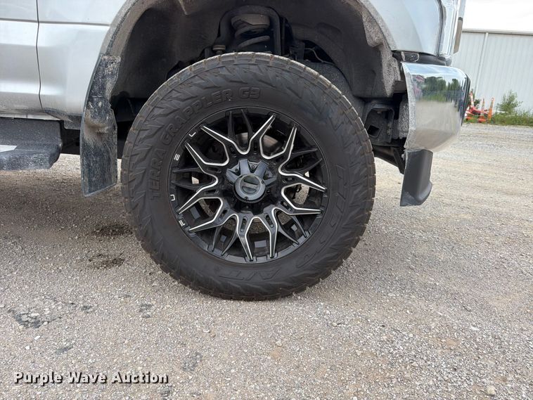 image for item FN5800 2022 Ford F250 Super Duty XLT Crew Cab pickup truck