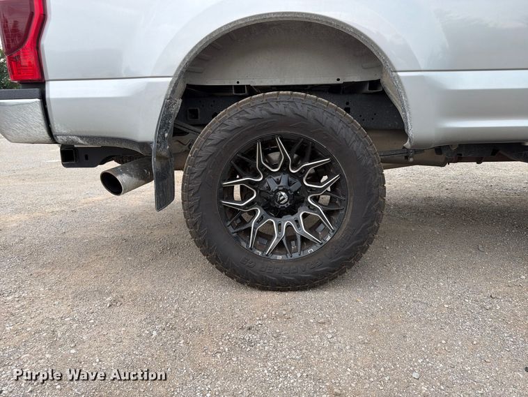 image for item FN5800 2022 Ford F250 Super Duty XLT Crew Cab pickup truck