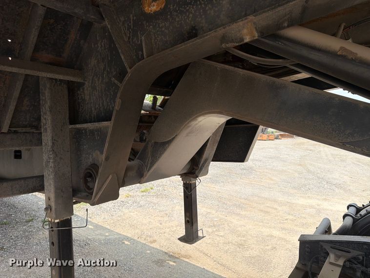 image for item FN5810 1991 Landoll Corporation 317E drop tilt deck equipment trailer