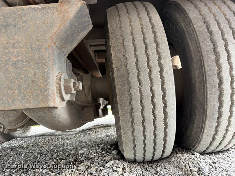 image for item FN5810 1991 Landoll Corporation 317E drop tilt deck equipment trailer