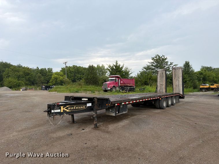 image for item FN5811 2016 Kaufman Trailers equipment trailer