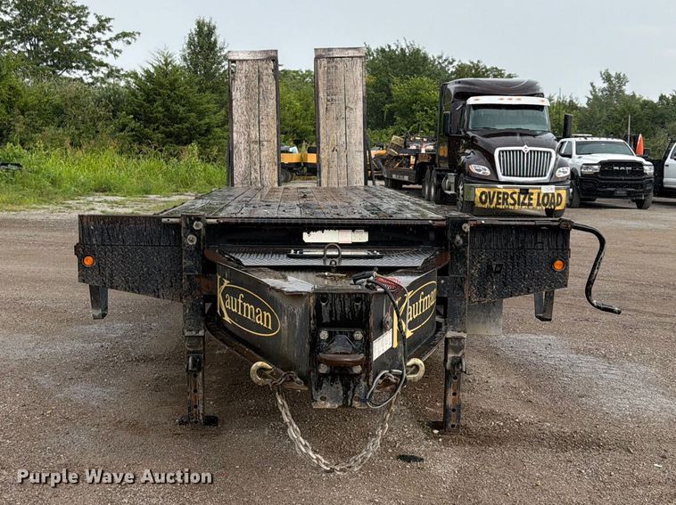 image for item FN5811 2016 Kaufman Trailers equipment trailer