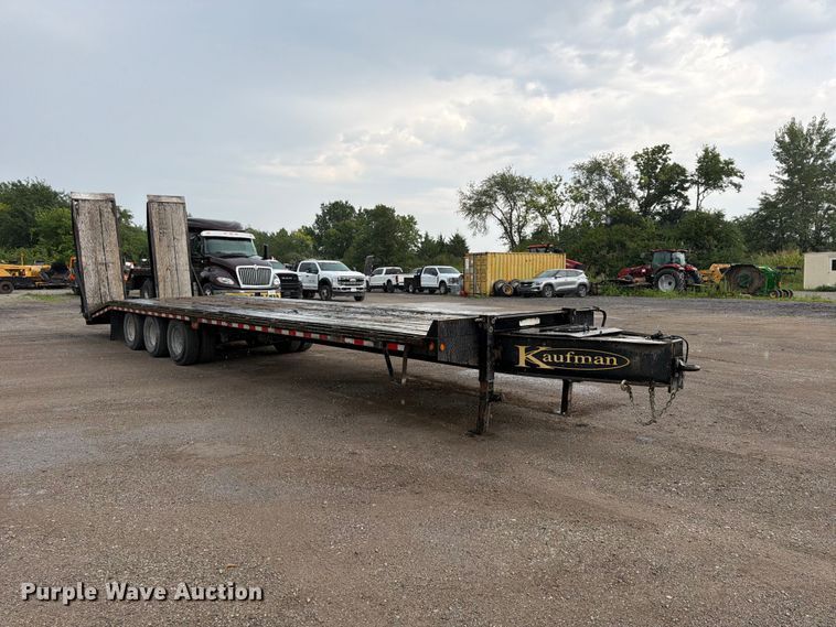 image for item FN5811 2016 Kaufman Trailers equipment trailer