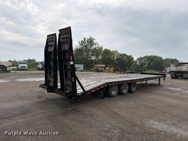 image for item FN5811 2016 Kaufman Trailers equipment trailer