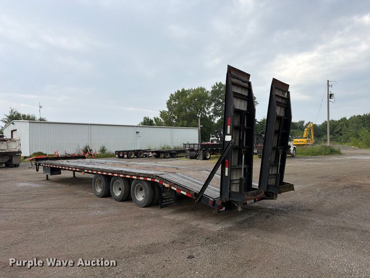 image for item FN5811 2016 Kaufman Trailers equipment trailer