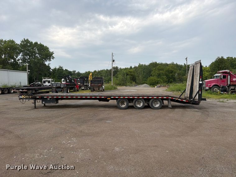 image for item FN5811 2016 Kaufman Trailers equipment trailer