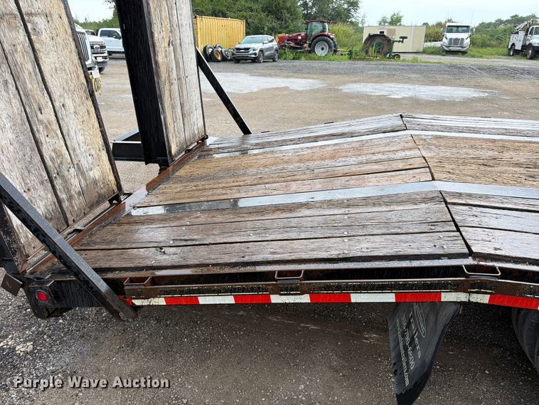 image for item FN5811 2016 Kaufman Trailers equipment trailer