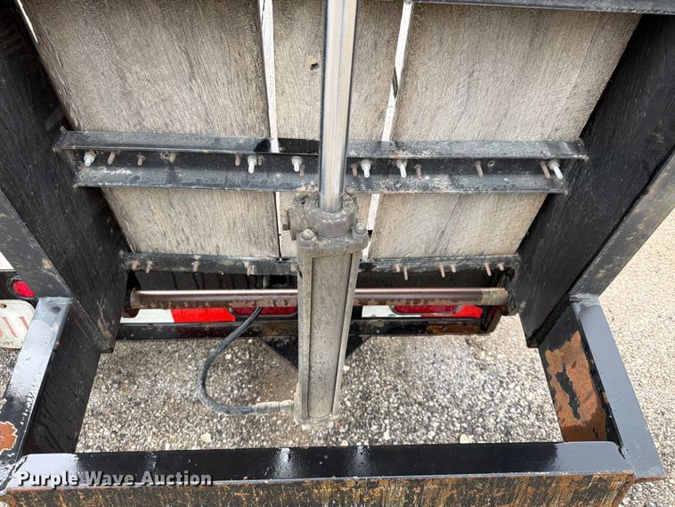 image for item FN5811 2016 Kaufman Trailers equipment trailer