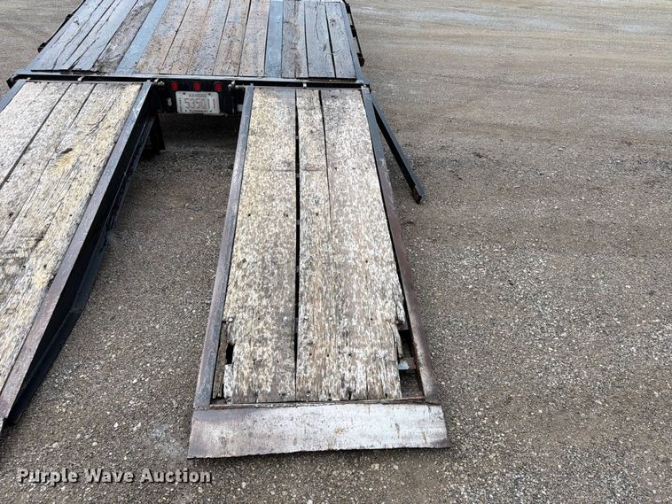 image for item FN5811 2016 Kaufman Trailers equipment trailer