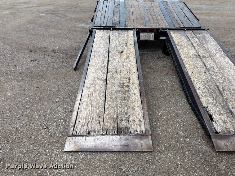 image for item FN5811 2016 Kaufman Trailers equipment trailer