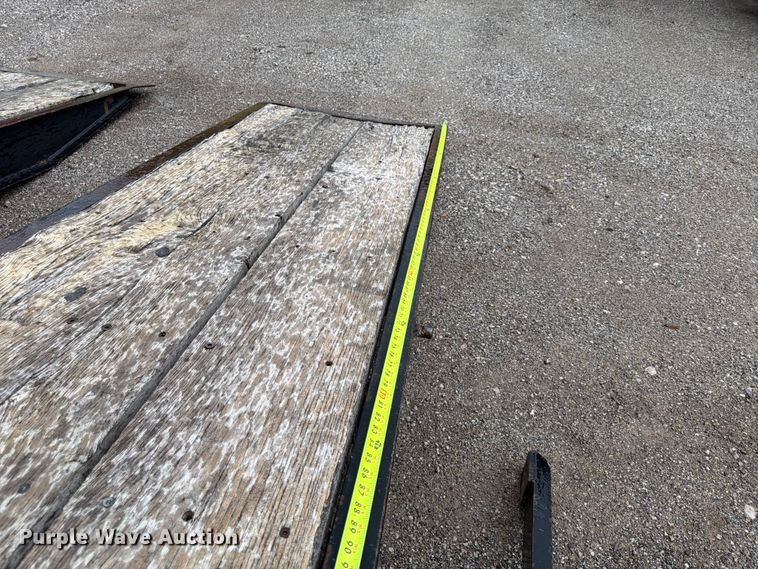 image for item FN5811 2016 Kaufman Trailers equipment trailer