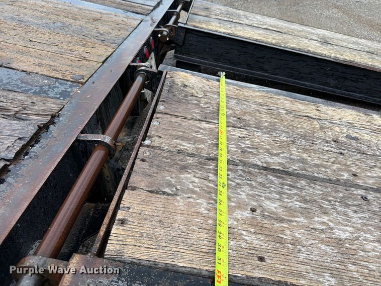 image for item FN5811 2016 Kaufman Trailers equipment trailer